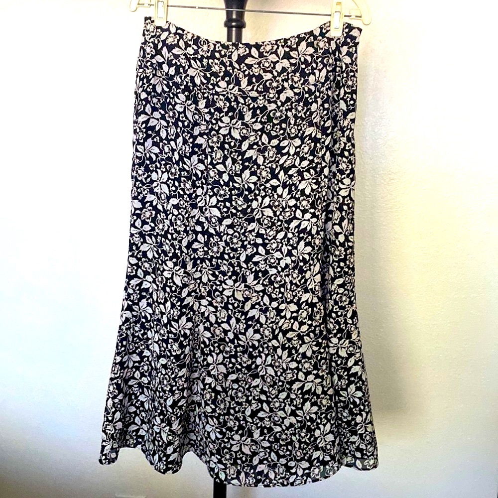NWOT Norton McNaughton womens skirt - SIZE 6